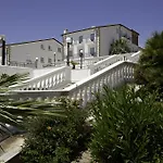 Ih Kaos Hotel