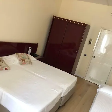 Ih Kaos Hotel 4*