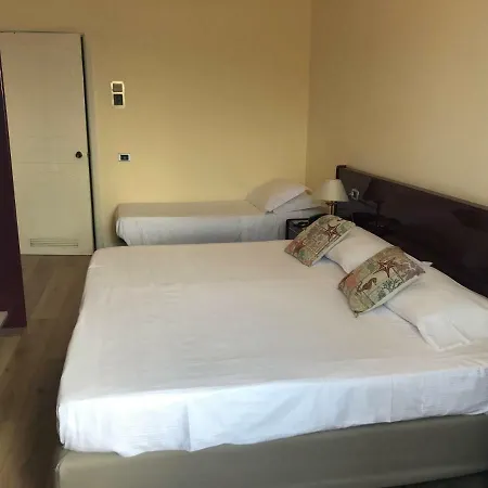 Ih Kaos Hotel 4*