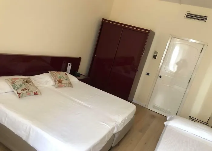 Ih Kaos Hotel 4*