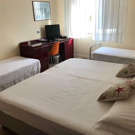 Ih Kaos Hotel